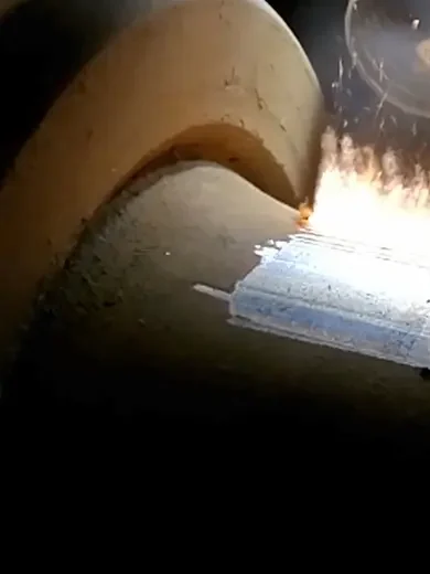 Laserreinigung eines Fahrzeugteils